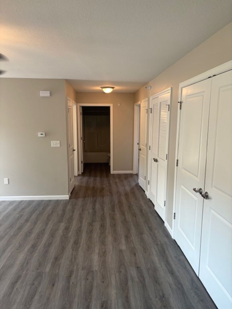 Washington Apartment: 100 Pheasant Run