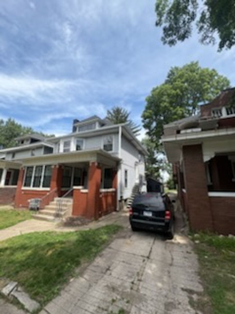 Peoria Apartment: 1611 W Barker Ave