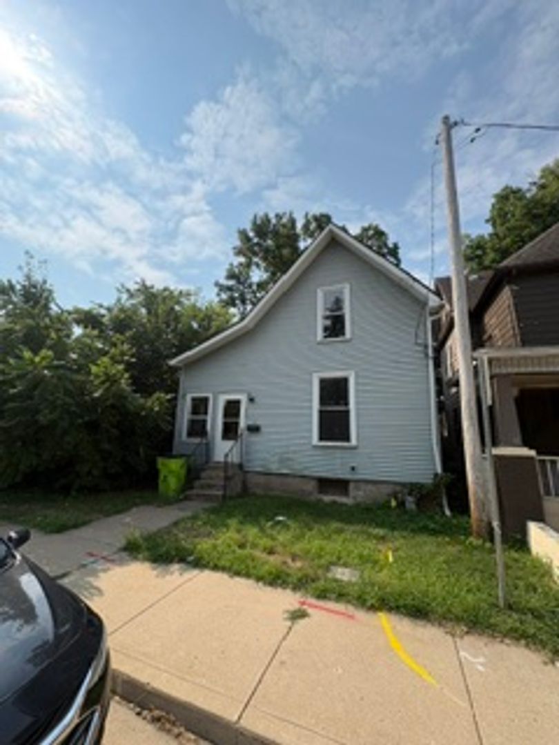 Peoria House: 510 W Columbia Ter