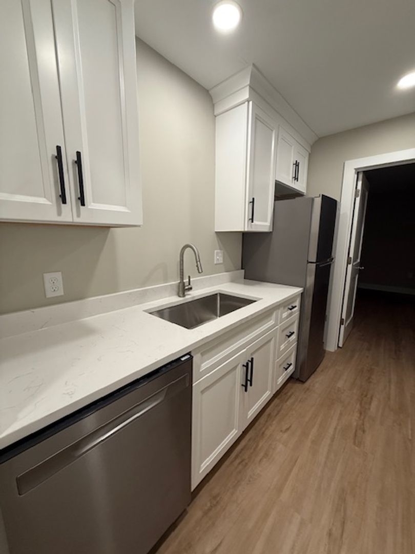 East Peoria Apartment: 1910 Springfield Rd