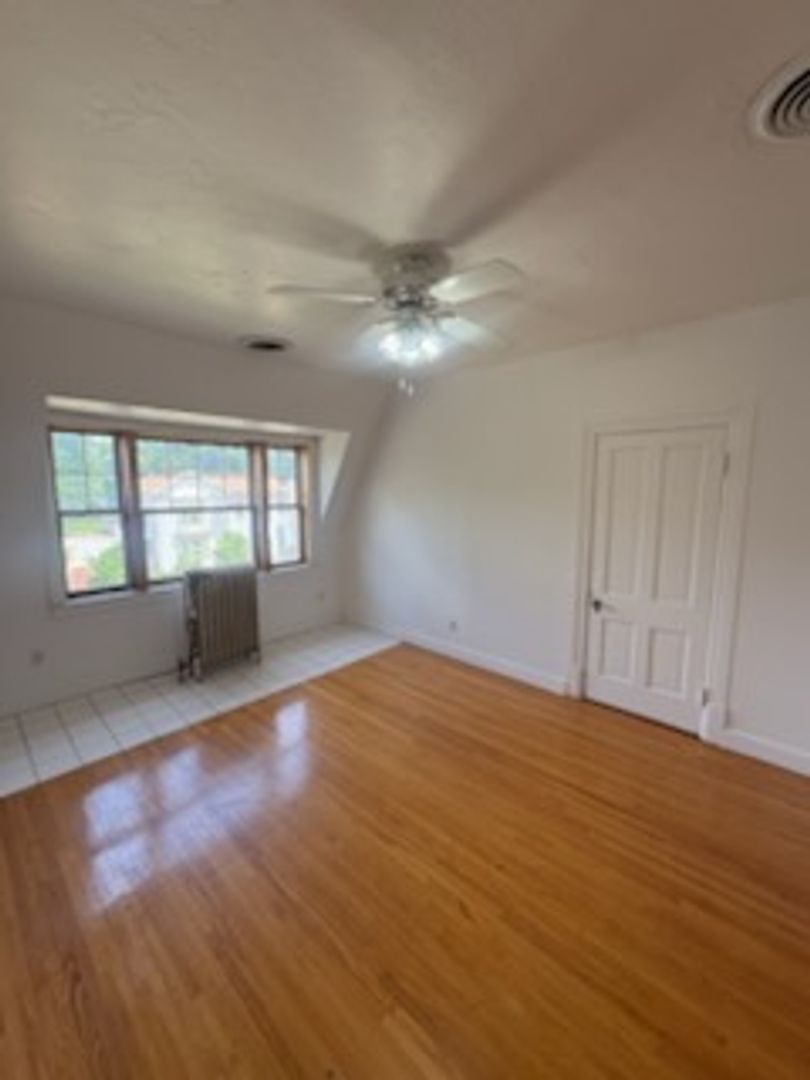 Peoria Apartment: 600 W High St