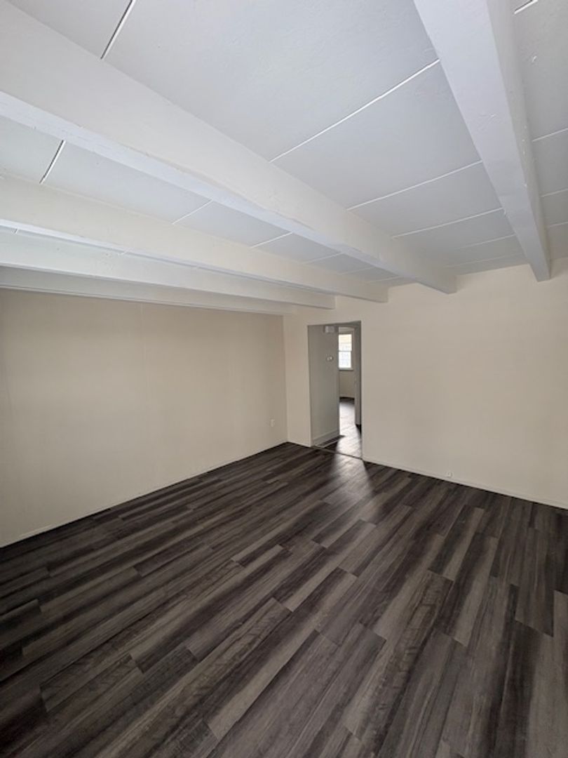 Pekin Apartment: 528 Henrietta