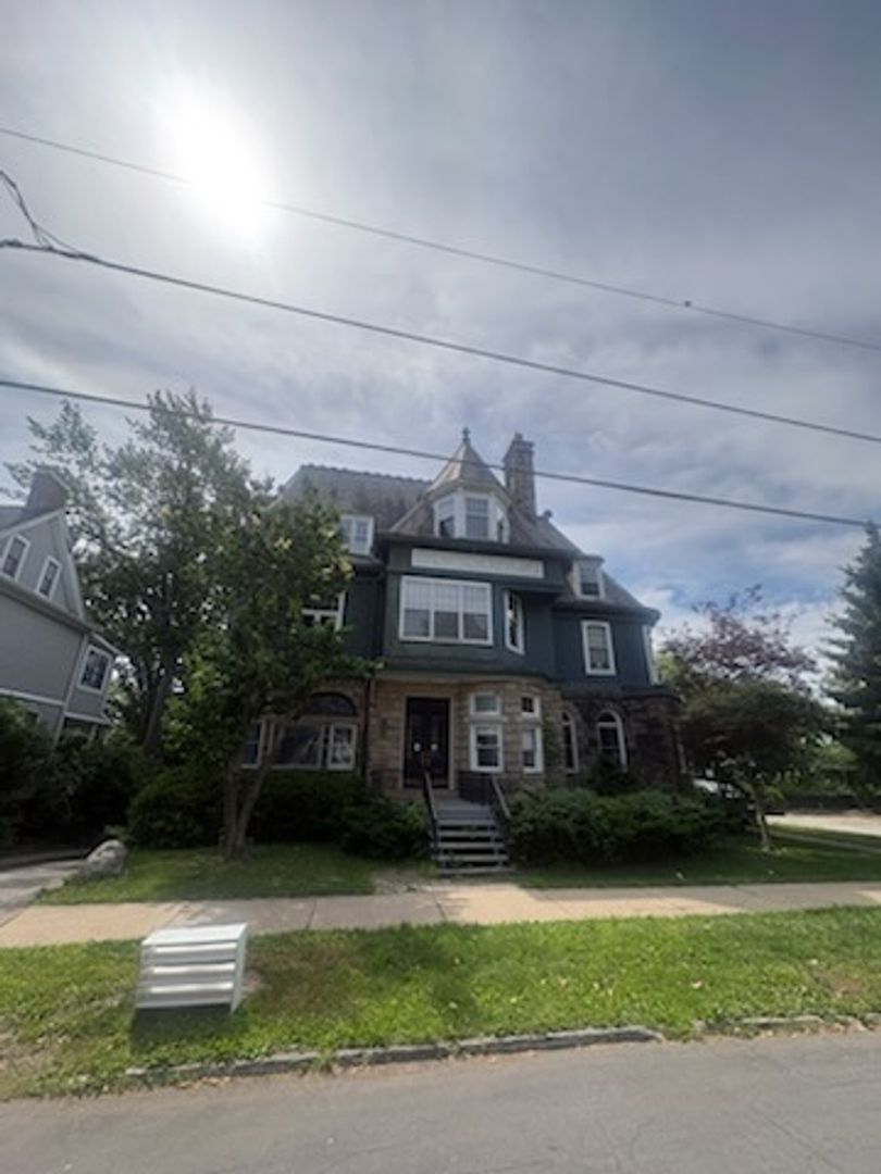 Peoria Apartment: 600 W High St