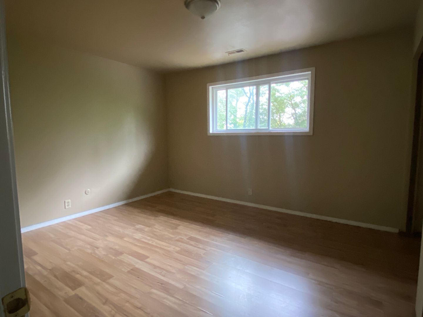 Pekin Apartment: 213 Sunnyridge Ct
