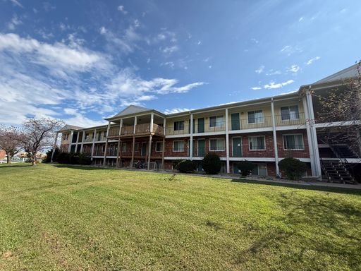 1 Bedroom / 1 Bathroom Apartment in Morton, IL Unit 205 — New Carpet & Appliances, Pets Welcome, Close to shopping