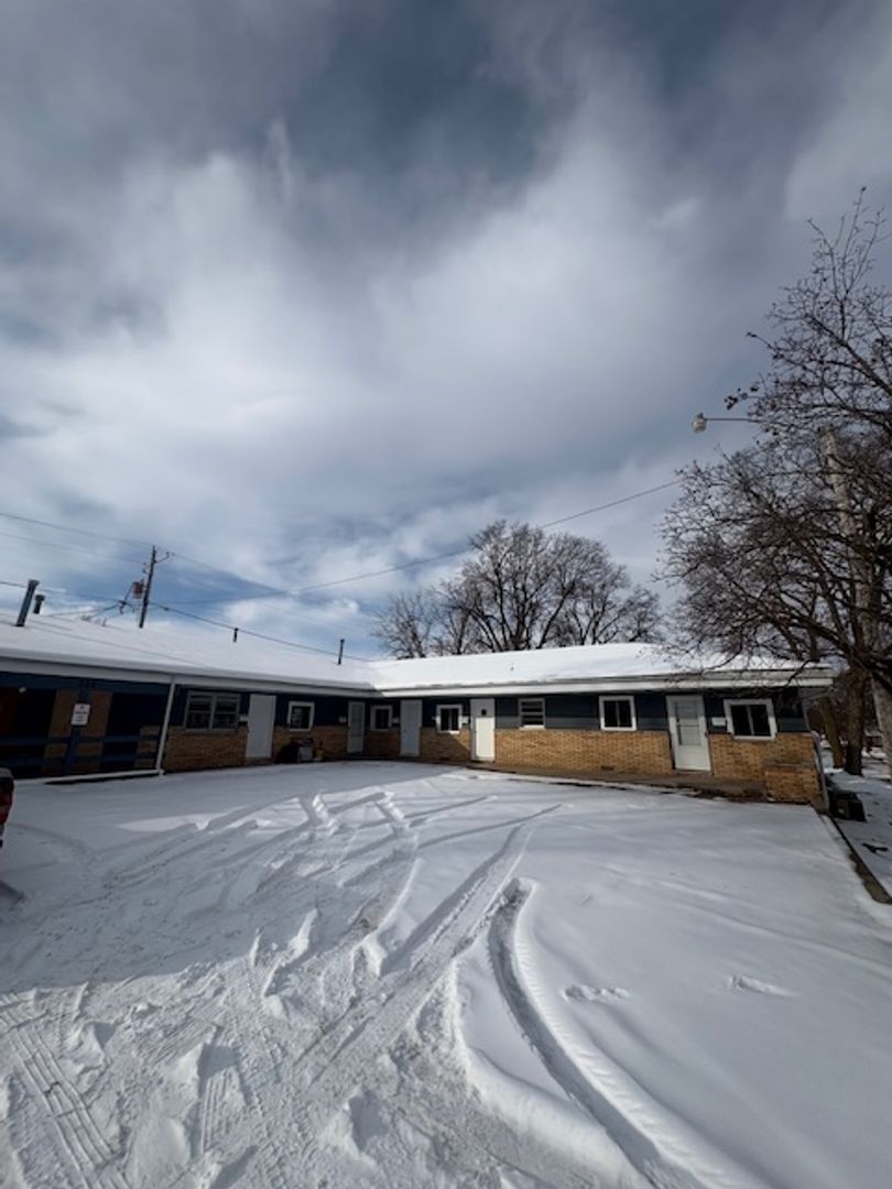 Pekin Apartment: 528 Henrietta