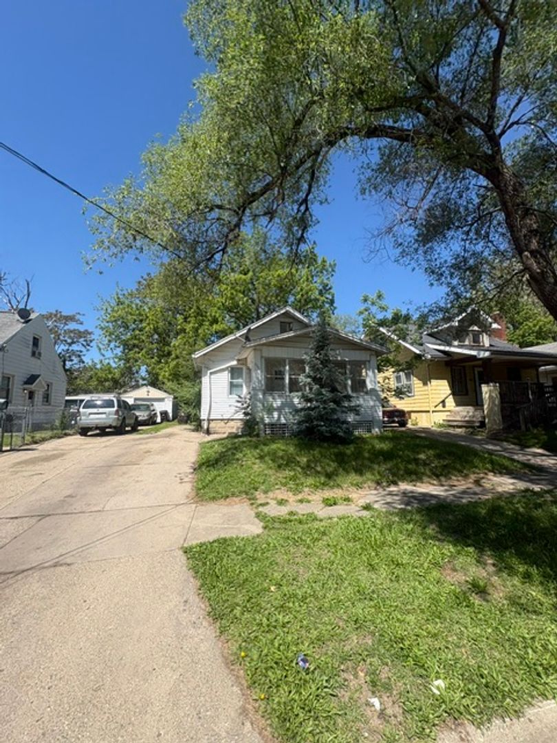 Peoria House: 2207 N Ellis St