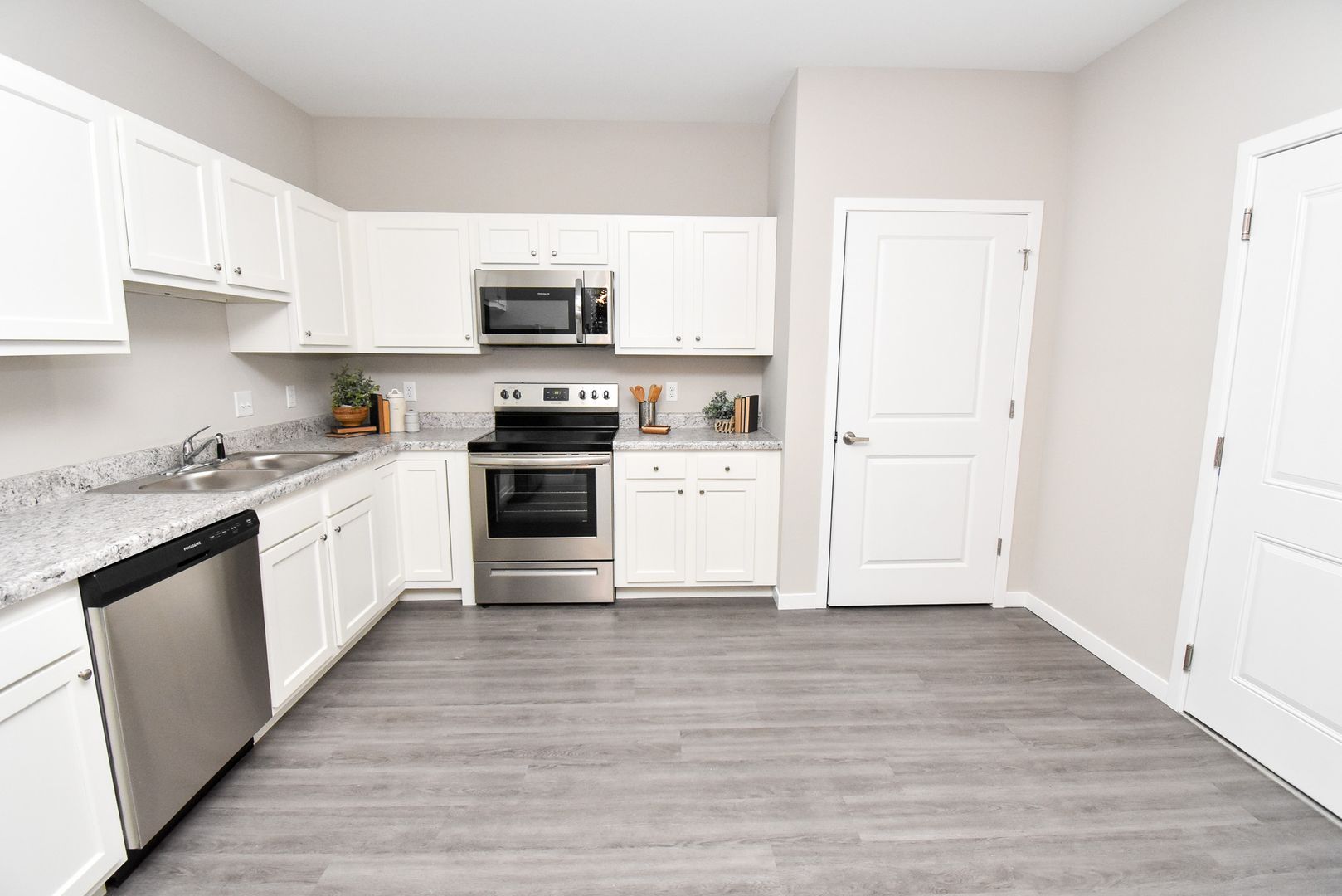 Washington Apartment: 100 Pheasant Run