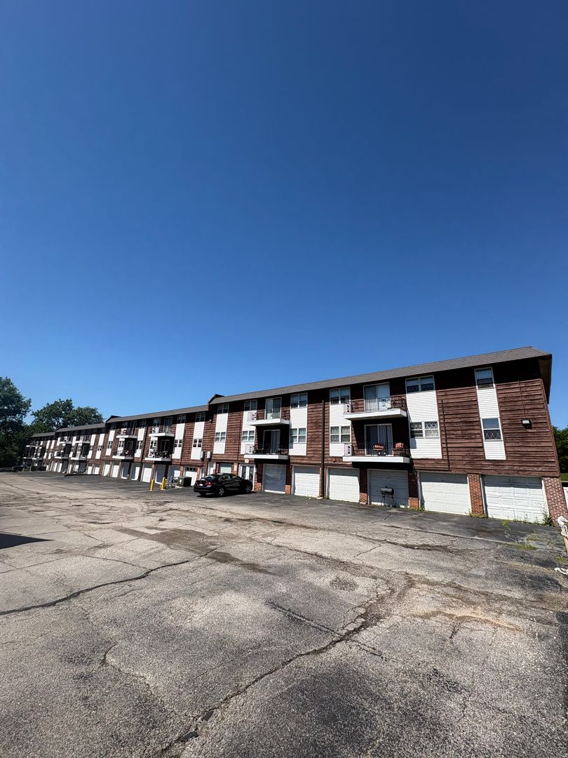 Peoria Apartment: 7217 N University St,