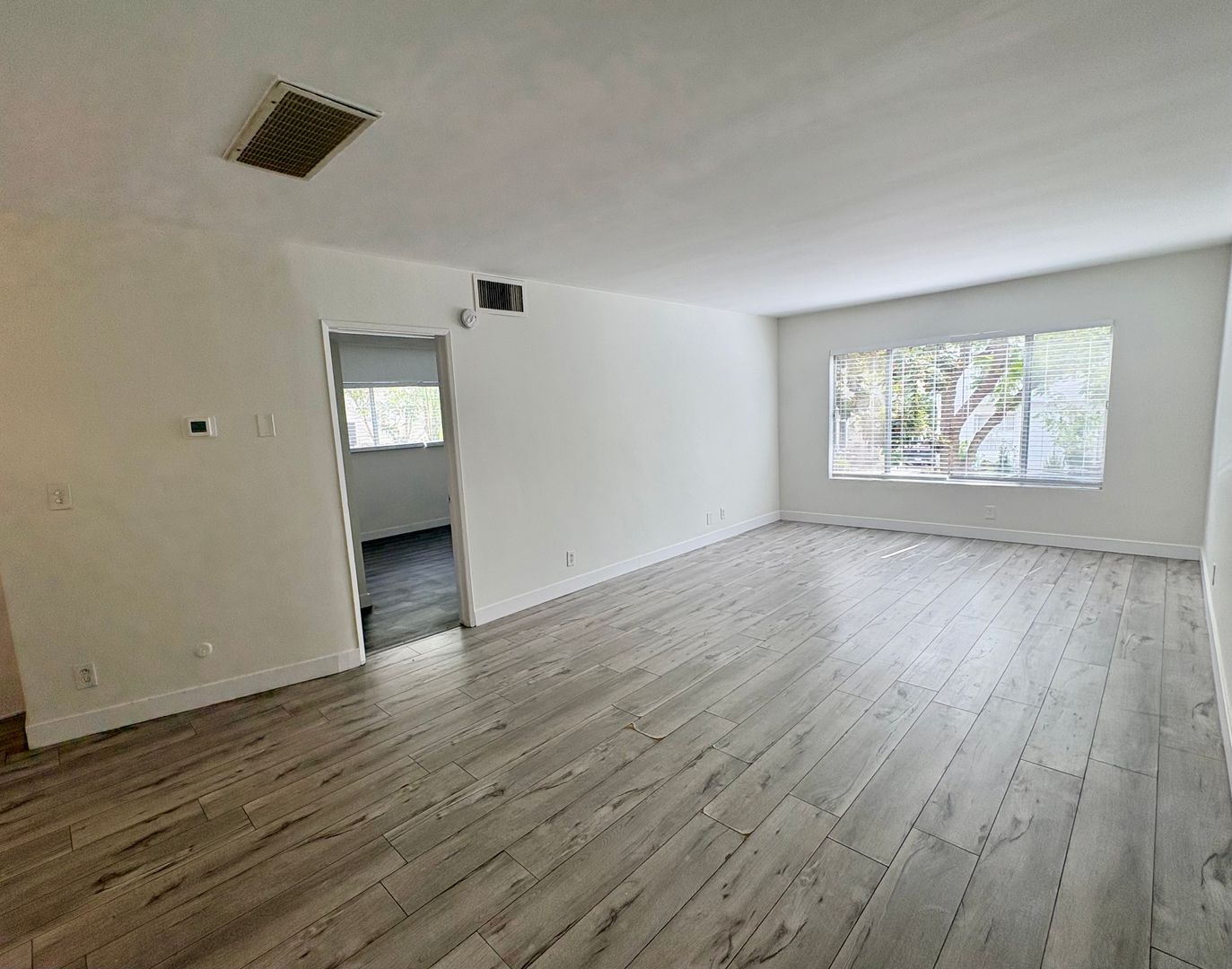 Beverly Hills Apartment: 231 N. La Peer Dr.