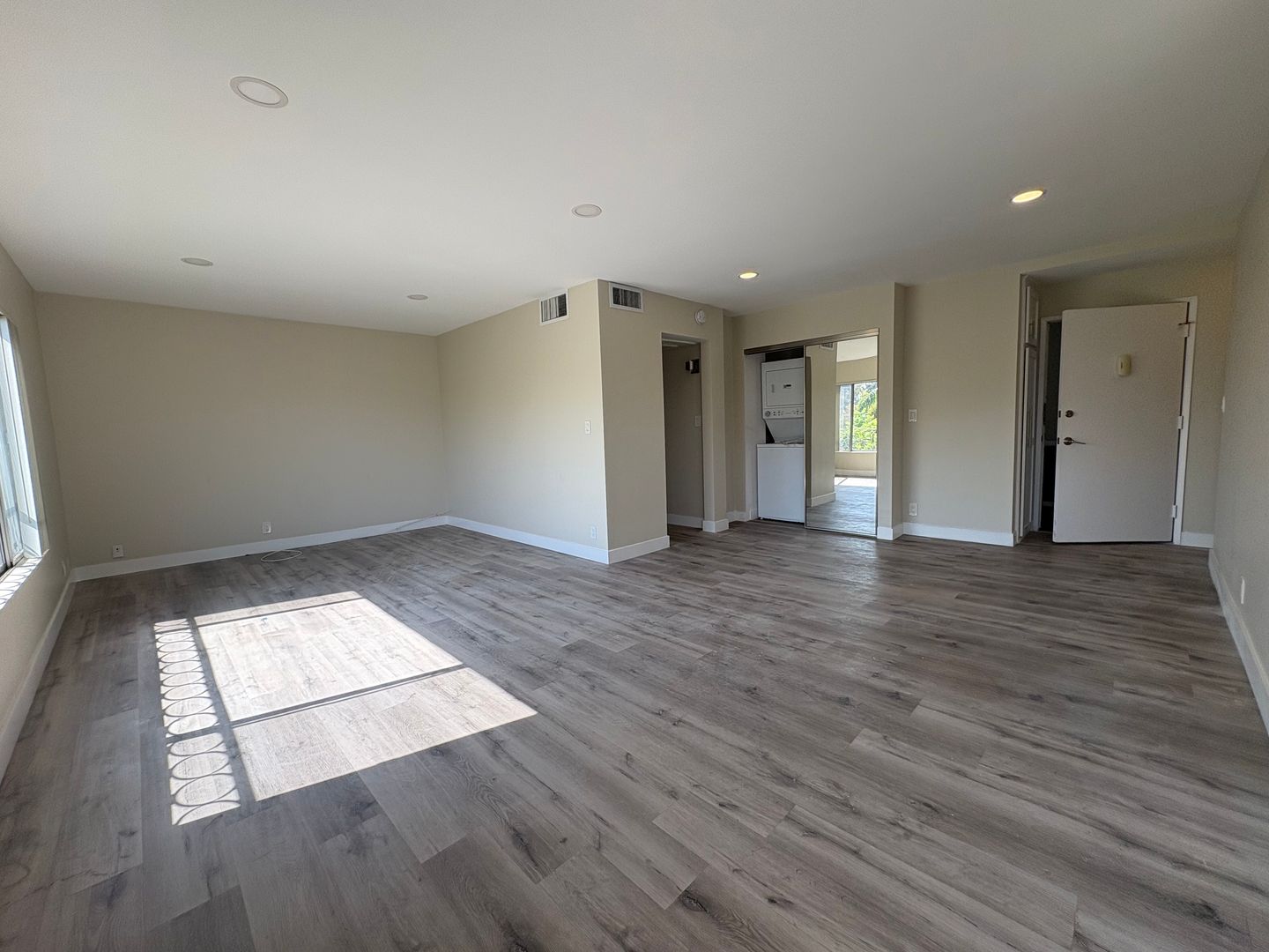 Beverly Hills Apartment: 231 N. La Peer Dr.