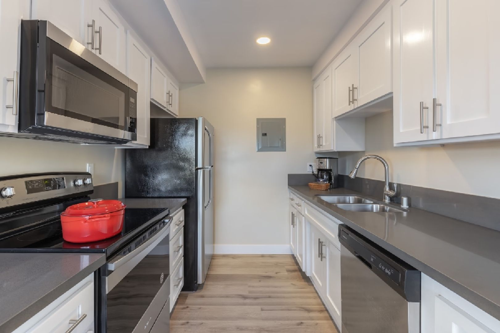 Beverly Hills Apartment: 231 N. La Peer Dr.