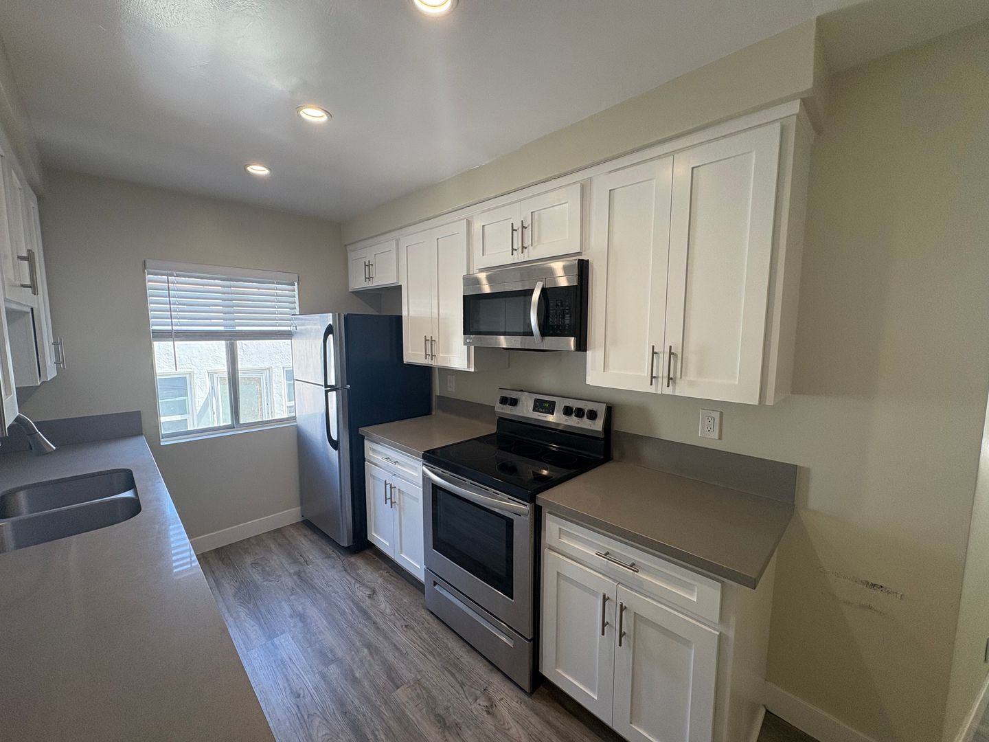 Beverly Hills Apartment: 231 N. La Peer Dr.