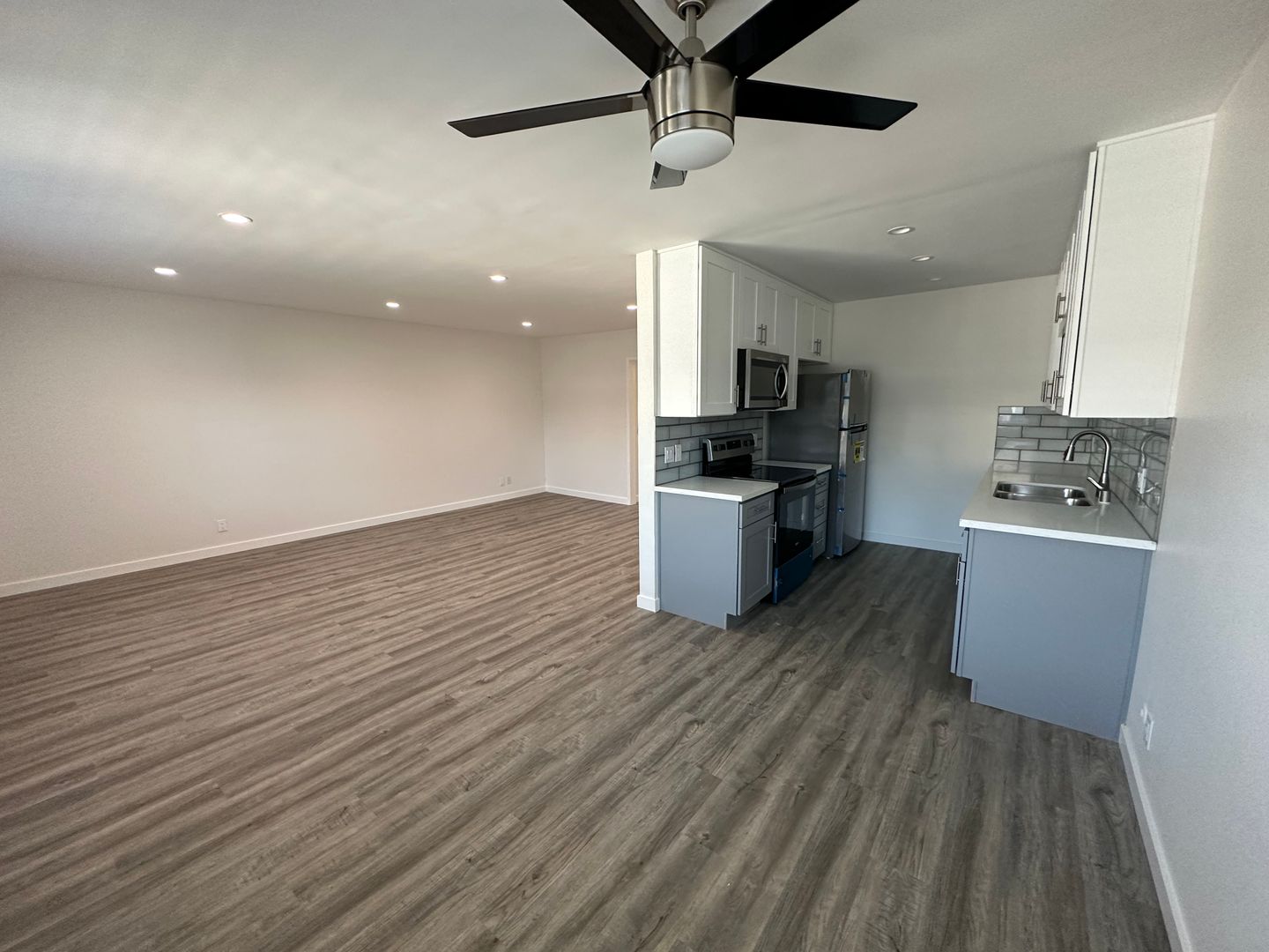 Los Angeles Apartment: 1020 S. Sherbourne Drive