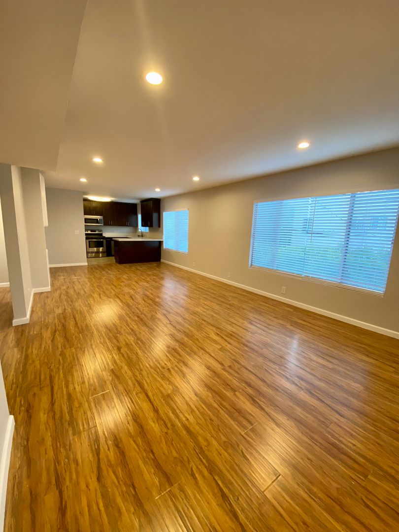 Beverly Hills Apartment: 231 N. La Peer Dr.