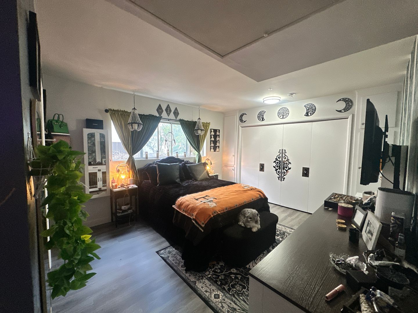 Beverly Hills Apartment: 231 N. La Peer Dr.
