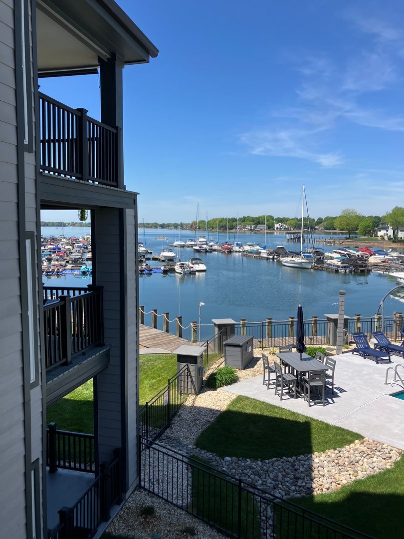 Cornelius Condo: 18809 Vineyard Point