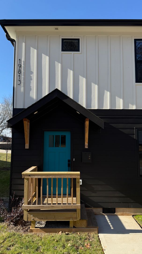 Cornelius Townhome: 19813 N Ferry St