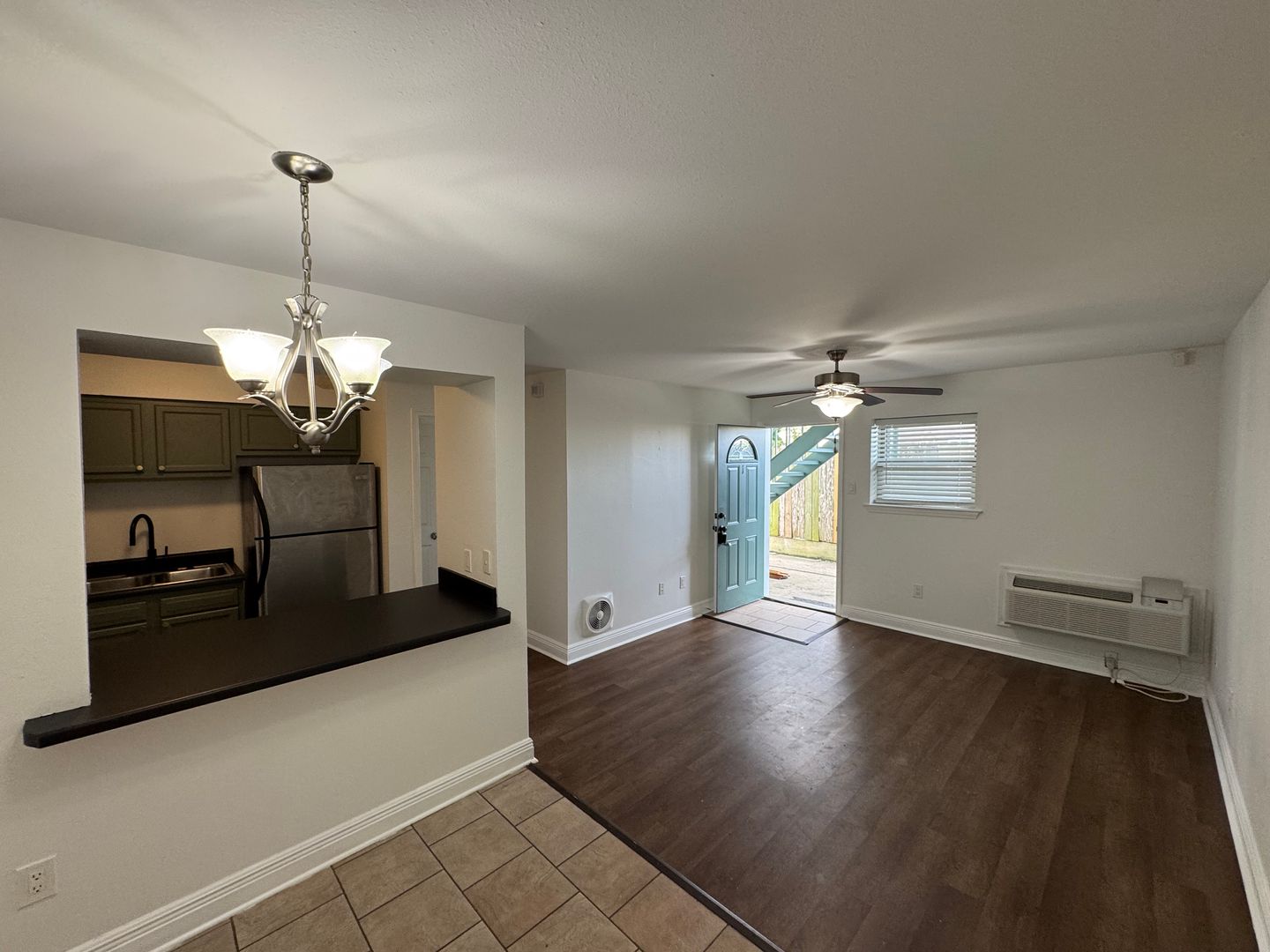 Metairie Apartment: 1011 Lake Avenue