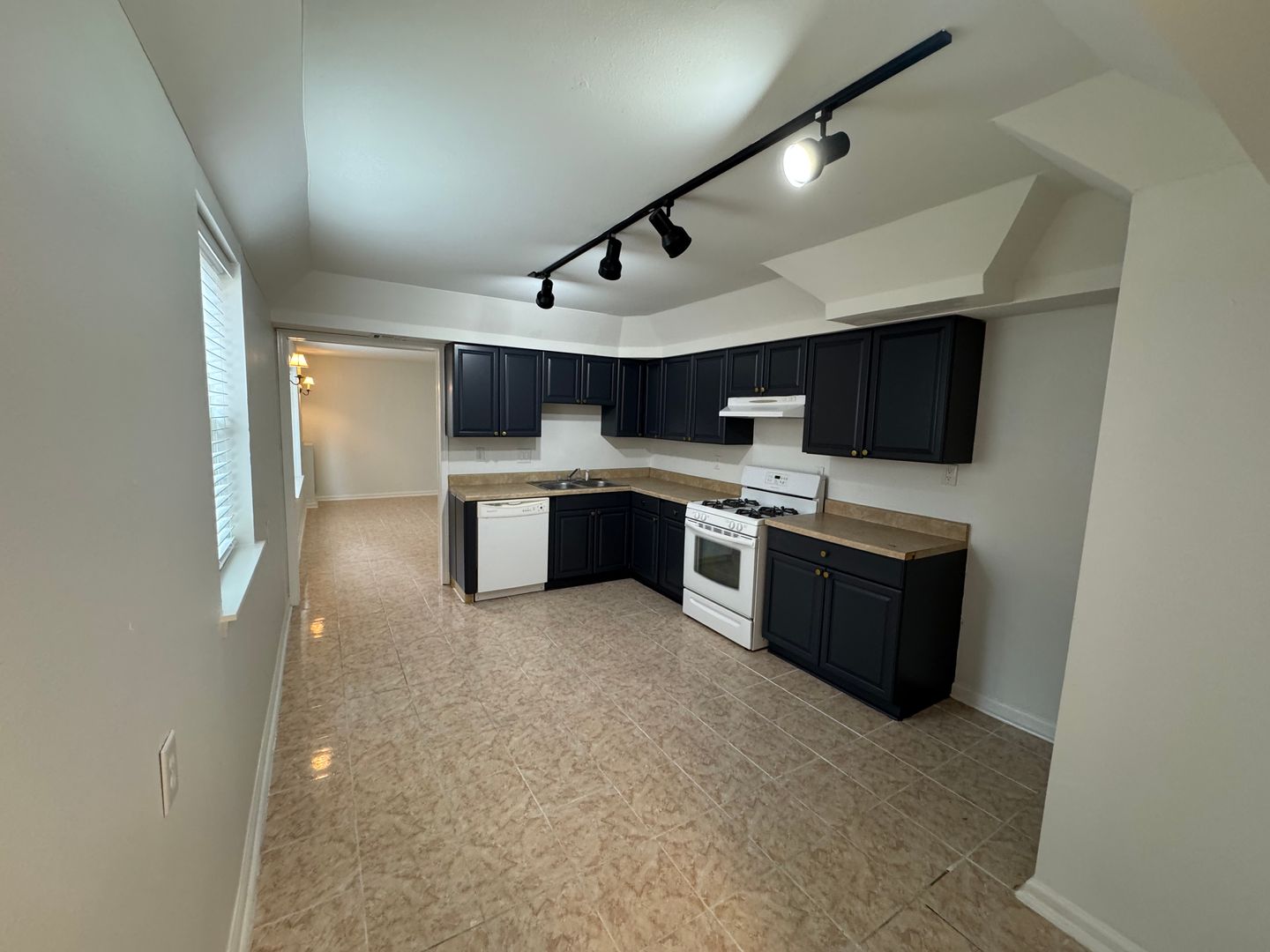 Metairie Apartment: 1512 Lake Avenue