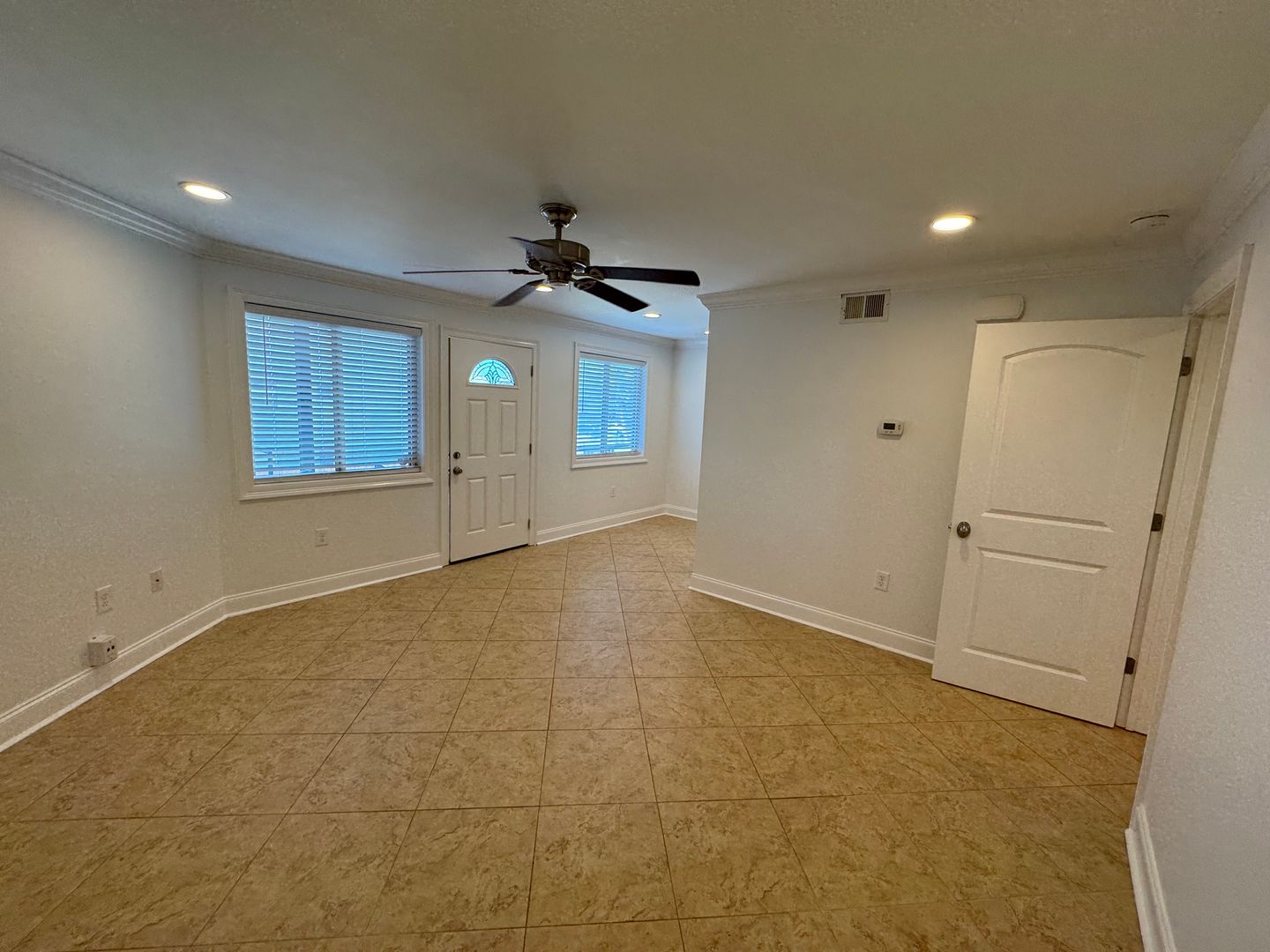 Metairie Apartment: 1331 Lake Avenue