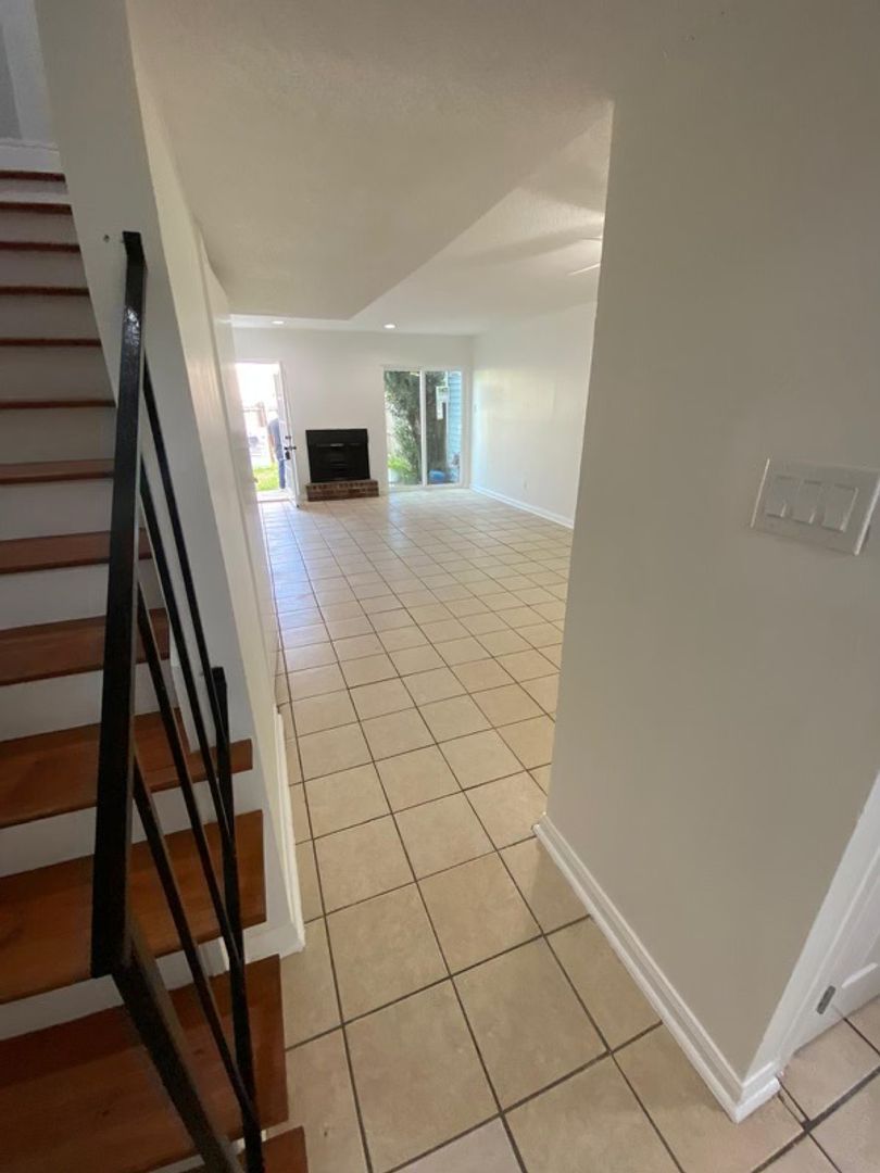 Mandeville Apartment: 111-119 Antibes Street East