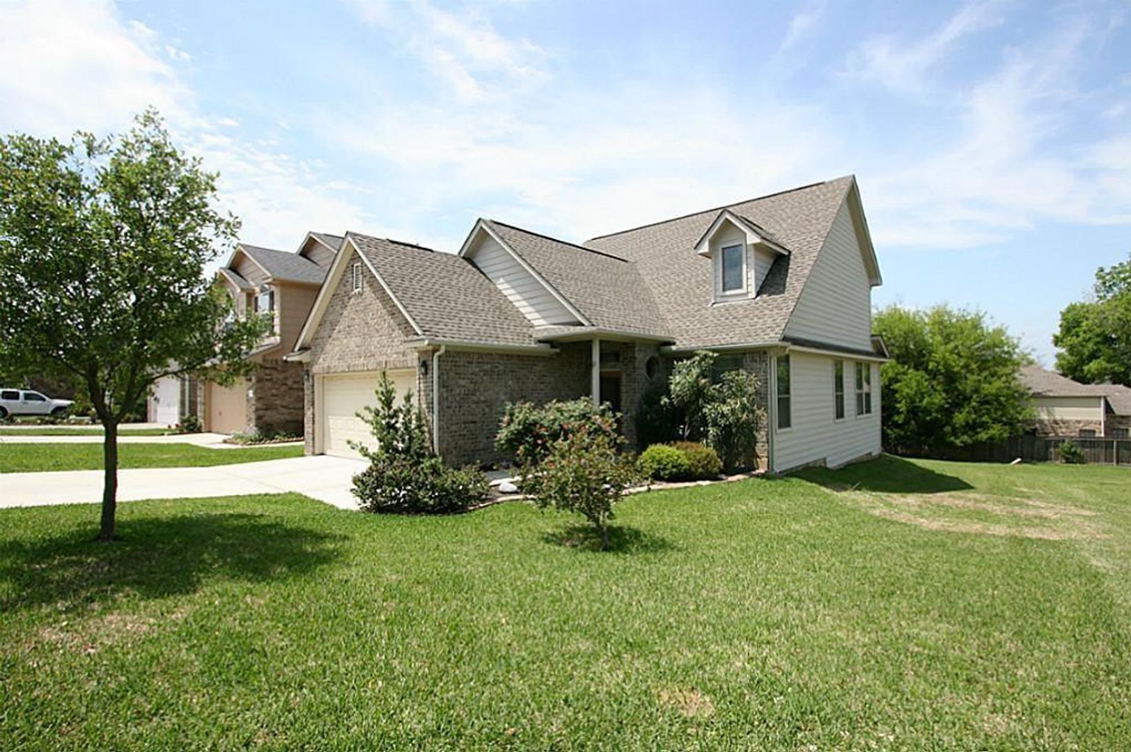 Montgomery House: 130 April Cove