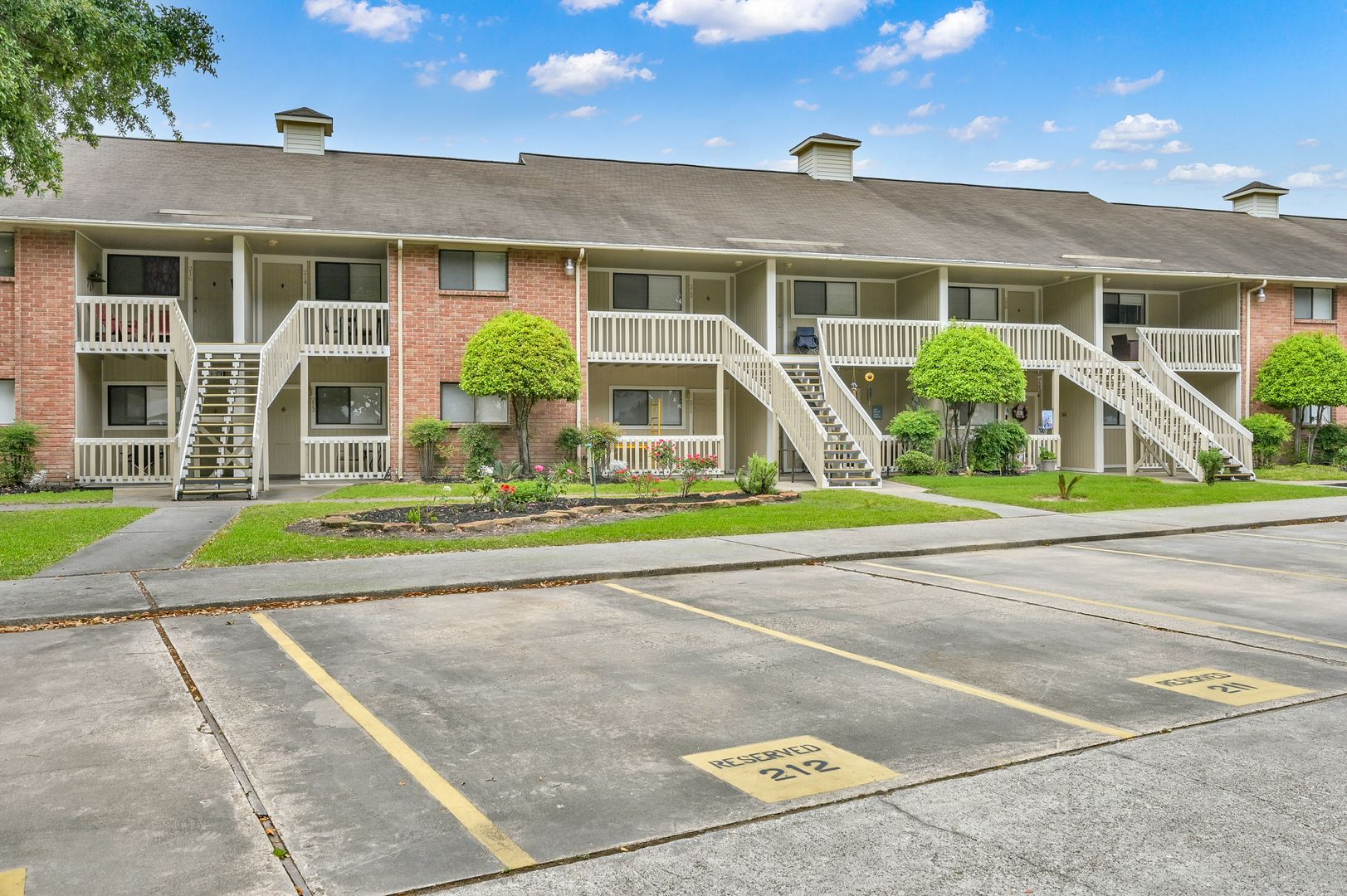 Montgomery Apartment: 14949 Hwy 105 West