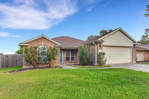 Large fenced corner lot! – photo 1