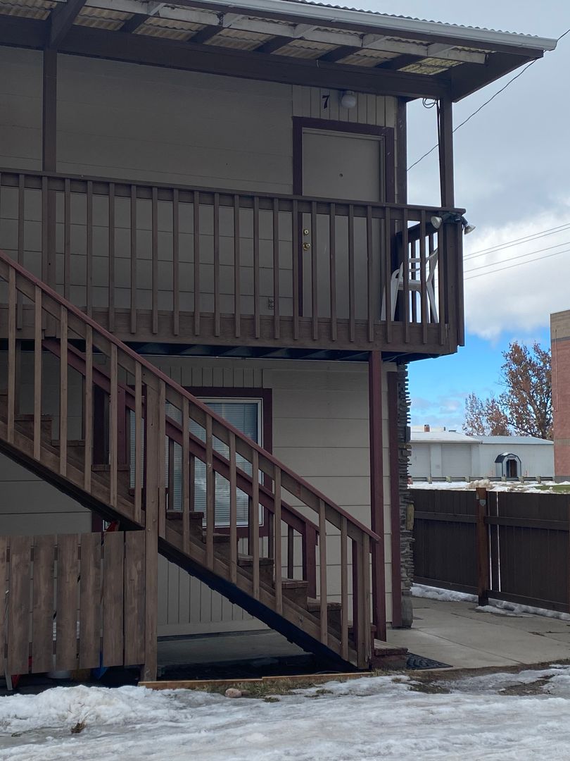 Ronan Apartment: 217 S.W. Round Butte Rd