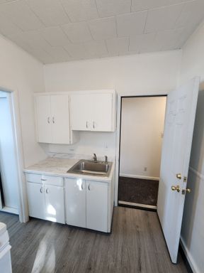 Studio upstairs apartment in Polson