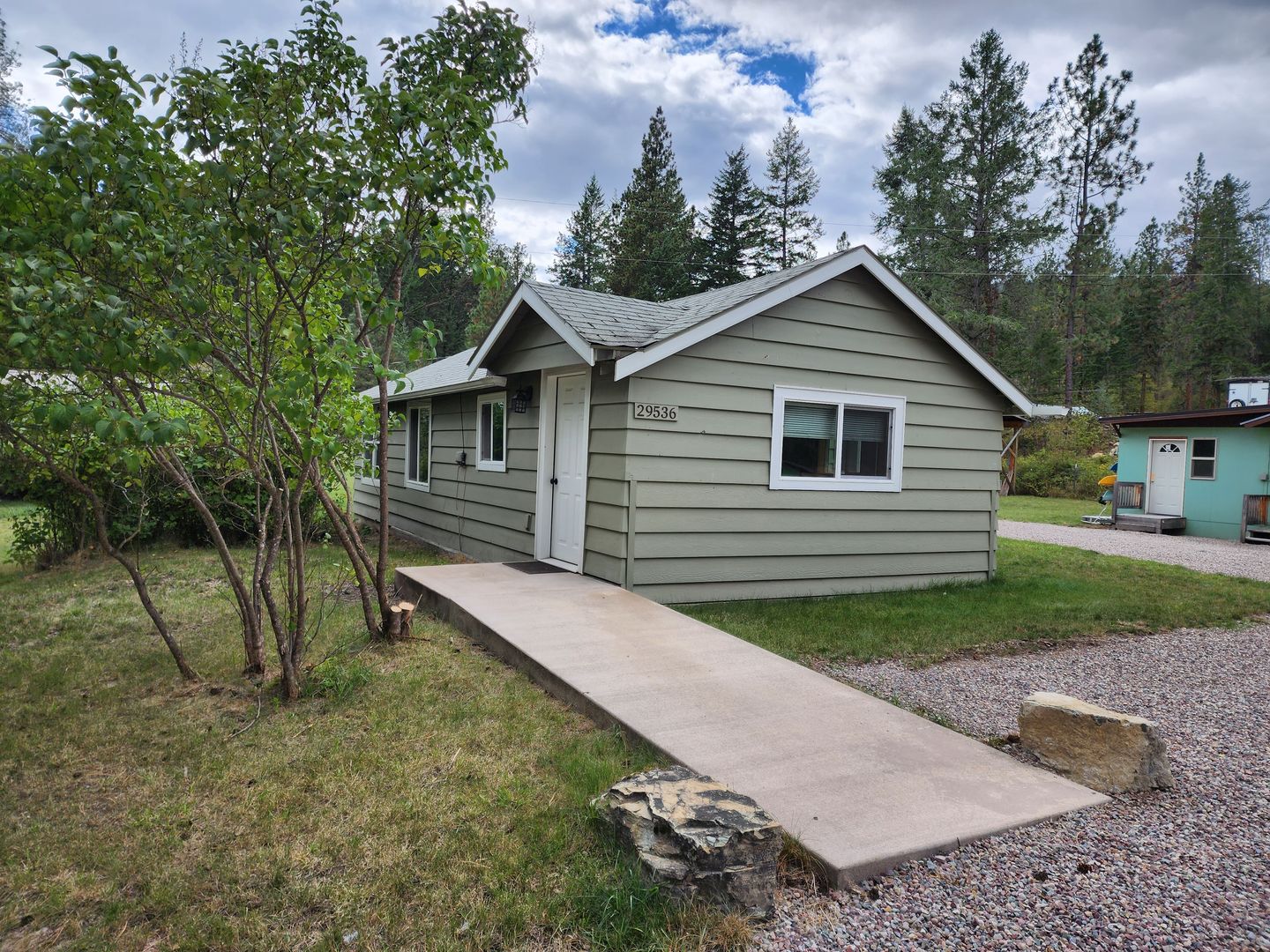 2BDR/1BA Single-level Newly remodeled house in the country off of Rocky Point Rd.