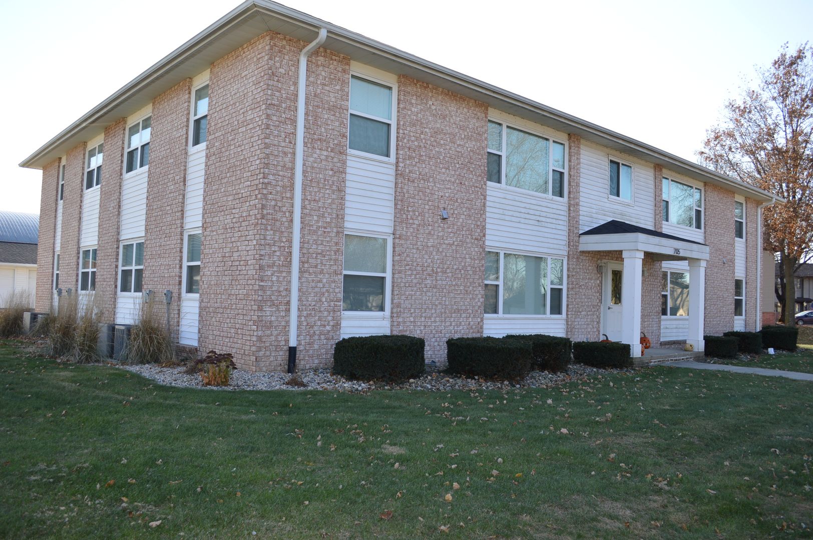 Clear Lake Apartment: 705 12th Ave. N.