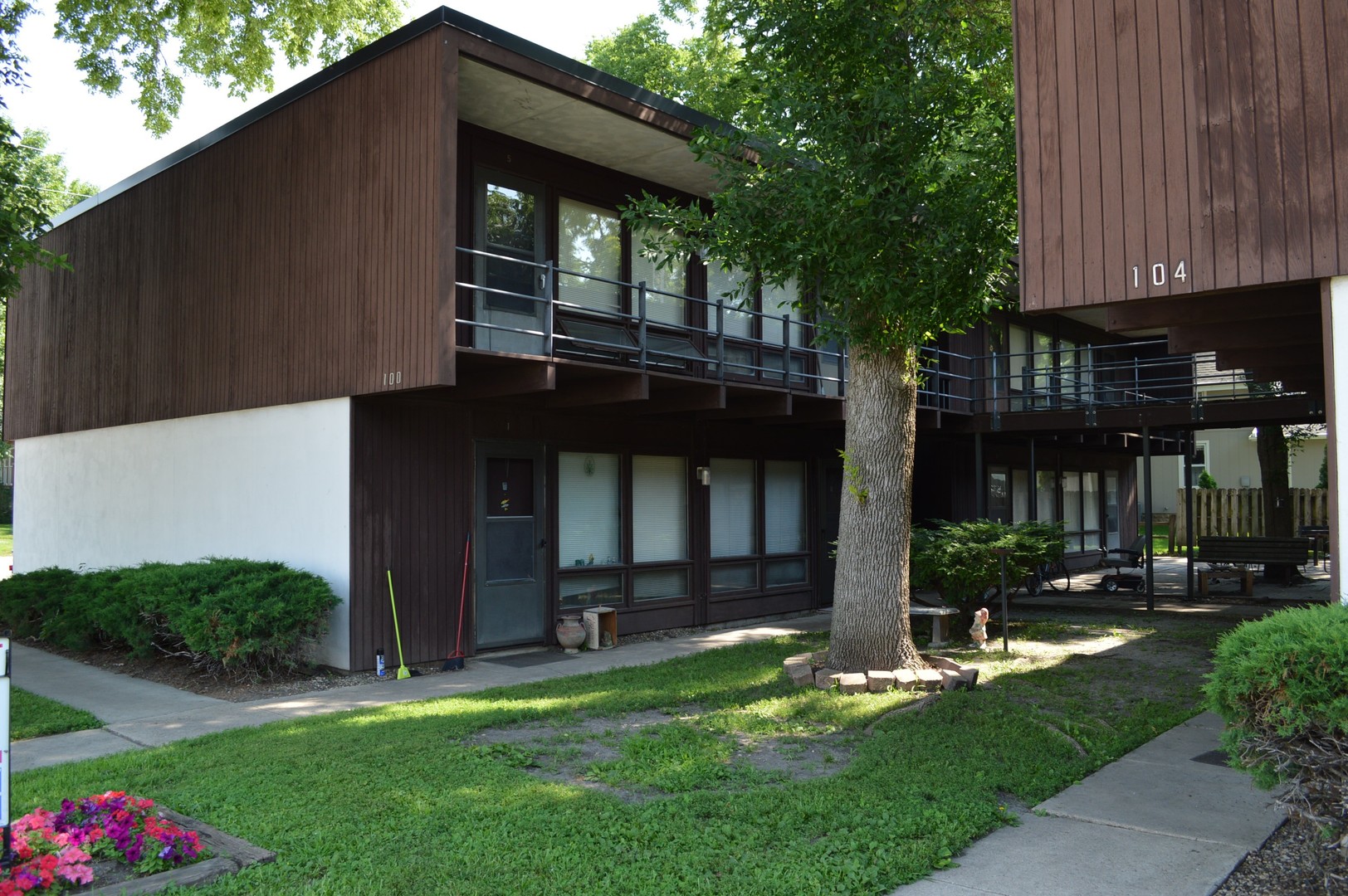 Clear Lake Apartment: 104 S. 8th St.