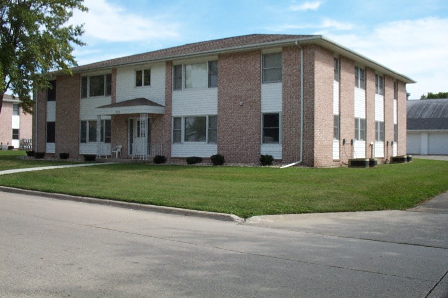 Clear Lake Apartment: 711 12th Ave. N.