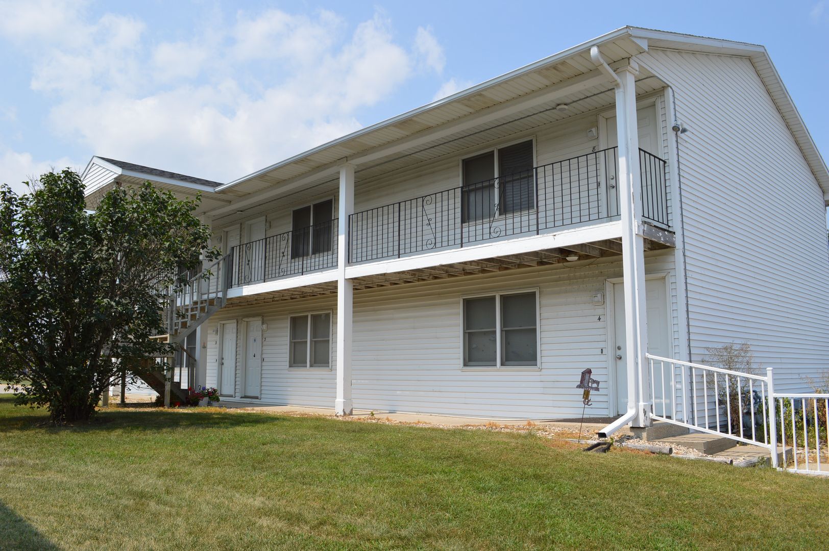 Clear Lake Apartment: 2102 14th Ave. N.