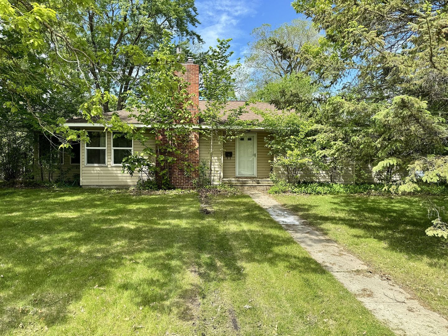 Bemidji House: 1601 Calihan Ave NW