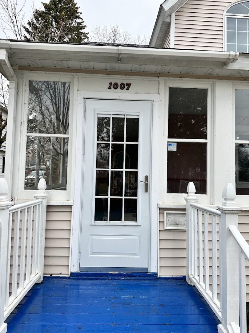 Bemidji House: 1007 Dewey Avenue Northeast