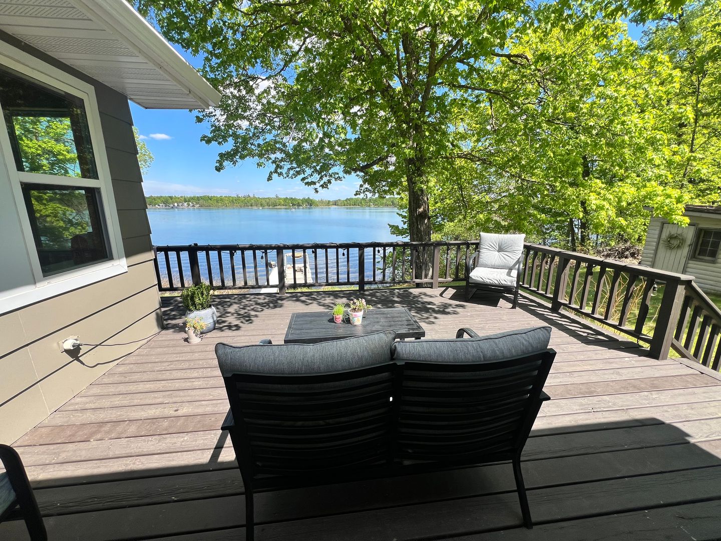 Bemidji House: 1926 Island View Dr NE