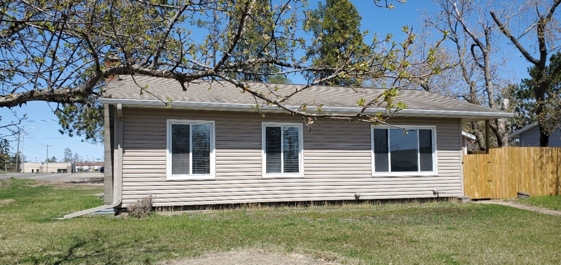 Bemidji House: 947 20th St NW