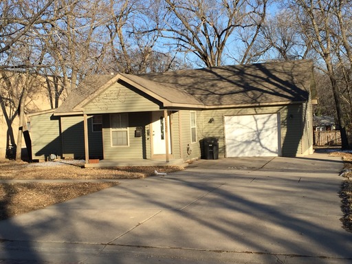 2 Bedroom, 2 Bath, Garage, Appliances Included, VERY Nice