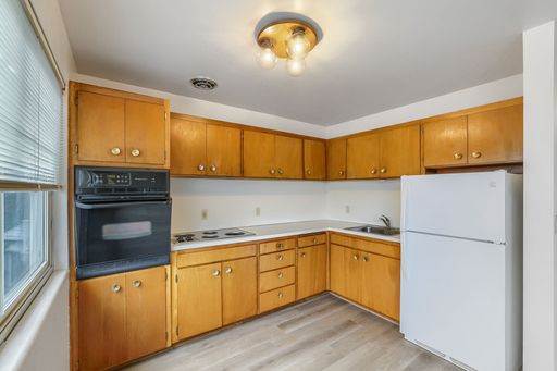 Top Floor Corner 1bed/1bath + Den Apartment in Lake City!! – photo 1
