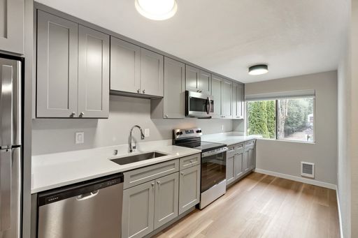 2bed/1.5bath Townhome Style Apartment in Downtown North Bend!