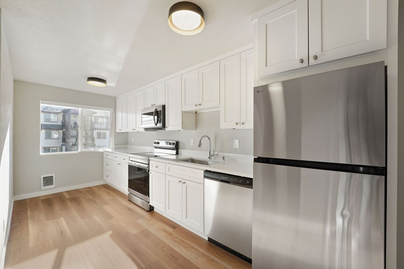 North Bend Apartment: 475 E North Bend Way