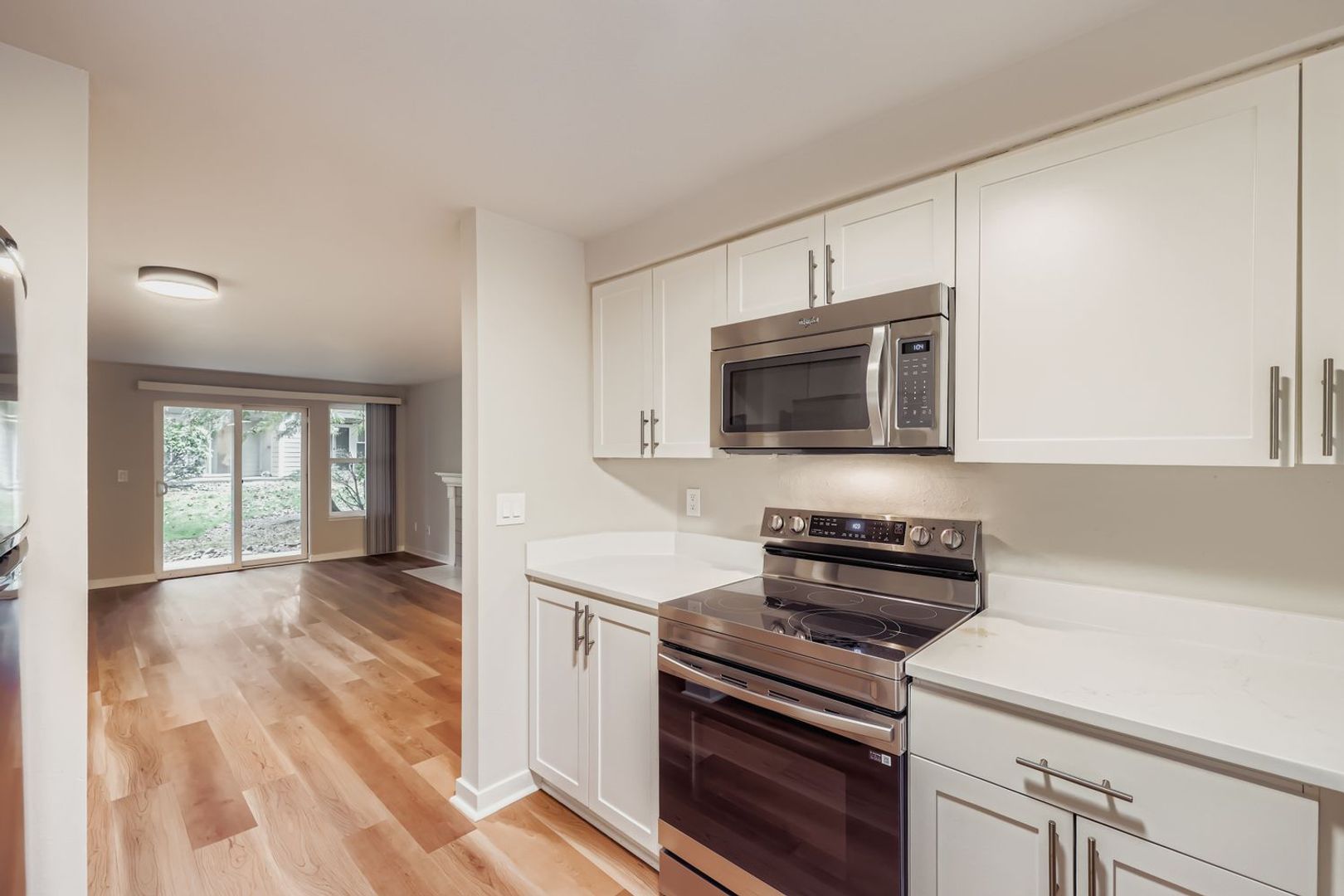 Bellevue Apartment: 13842 NE 8th St