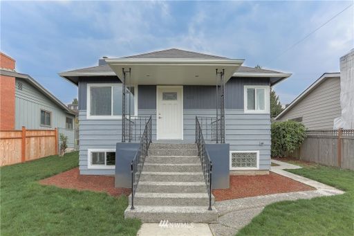 Charming West Seattle 3 Bed 2 Bath Charmer for Lease! – photo 1