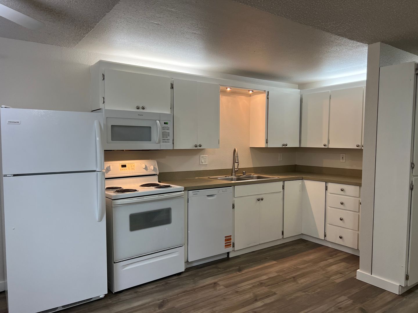 Puyallup Townhome: 425 4th St. NE