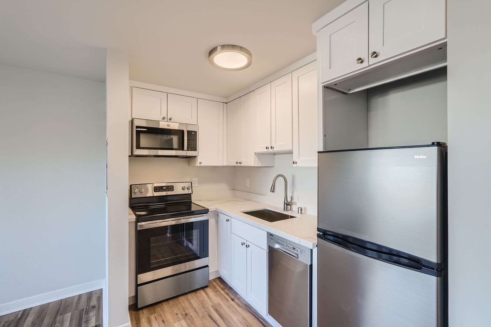 Seattle Apartment: 2416 54th Pl SW Unit 12