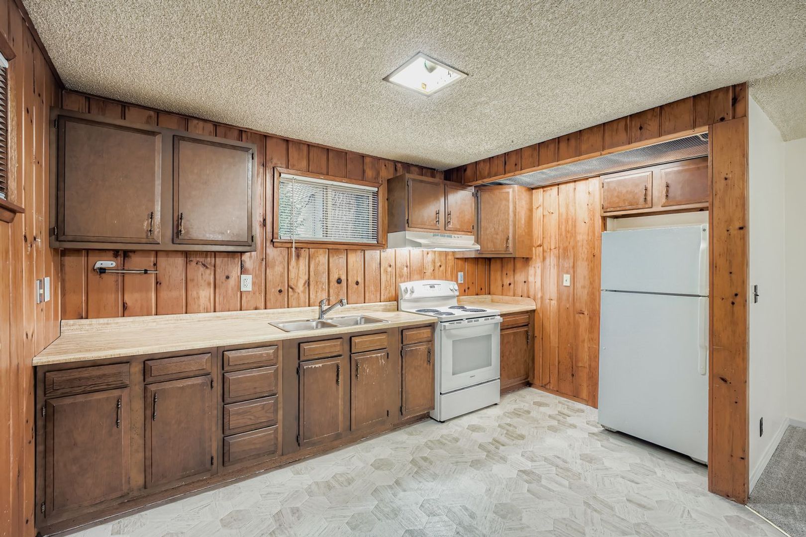 Burien Apartment: 1035 SW 122nd St.