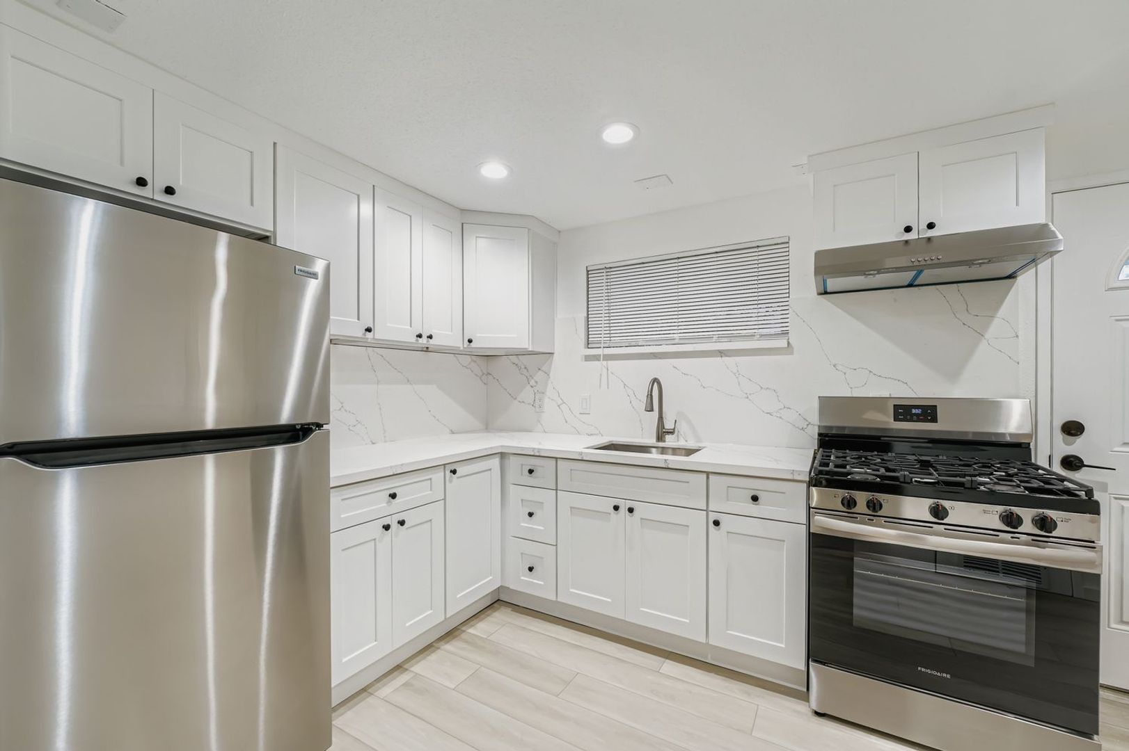 Burien Apartment: 1035 SW 122nd St.